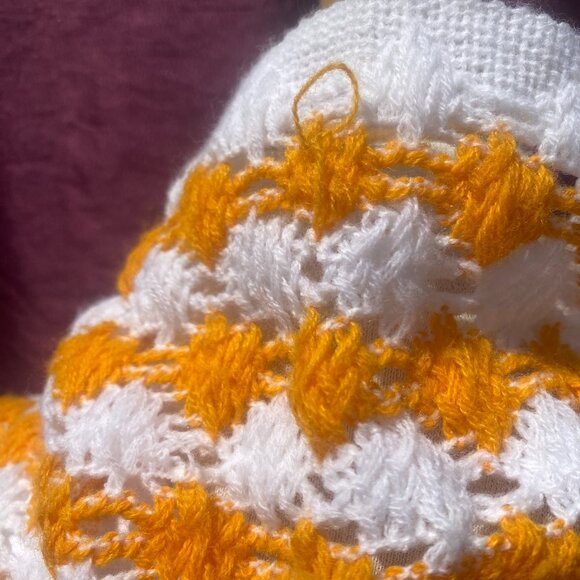 16-(VFC) Vintage. Clothing. Yellow & White. Shoulder Shawl. - Picture 5 of 5